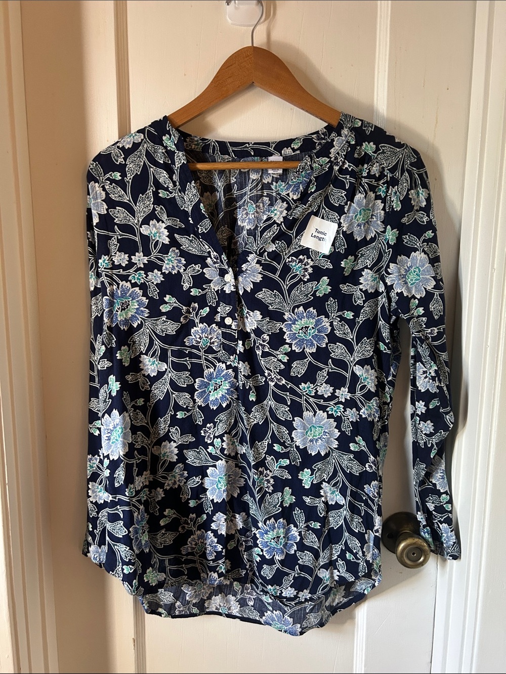 Old Navy Blue Floral V-Neck Long-Sleeve Blouse
